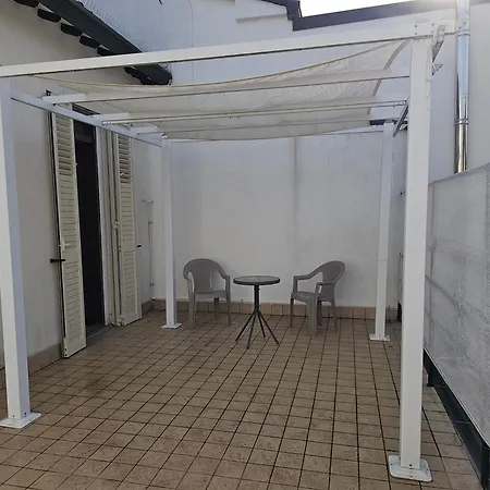 Casa Silenziosa Con Terrazza
